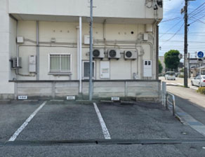 スタジオ隣接共同駐車場