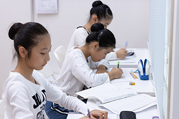 空いた時間に宿題を… 空いた時間に宿題を…